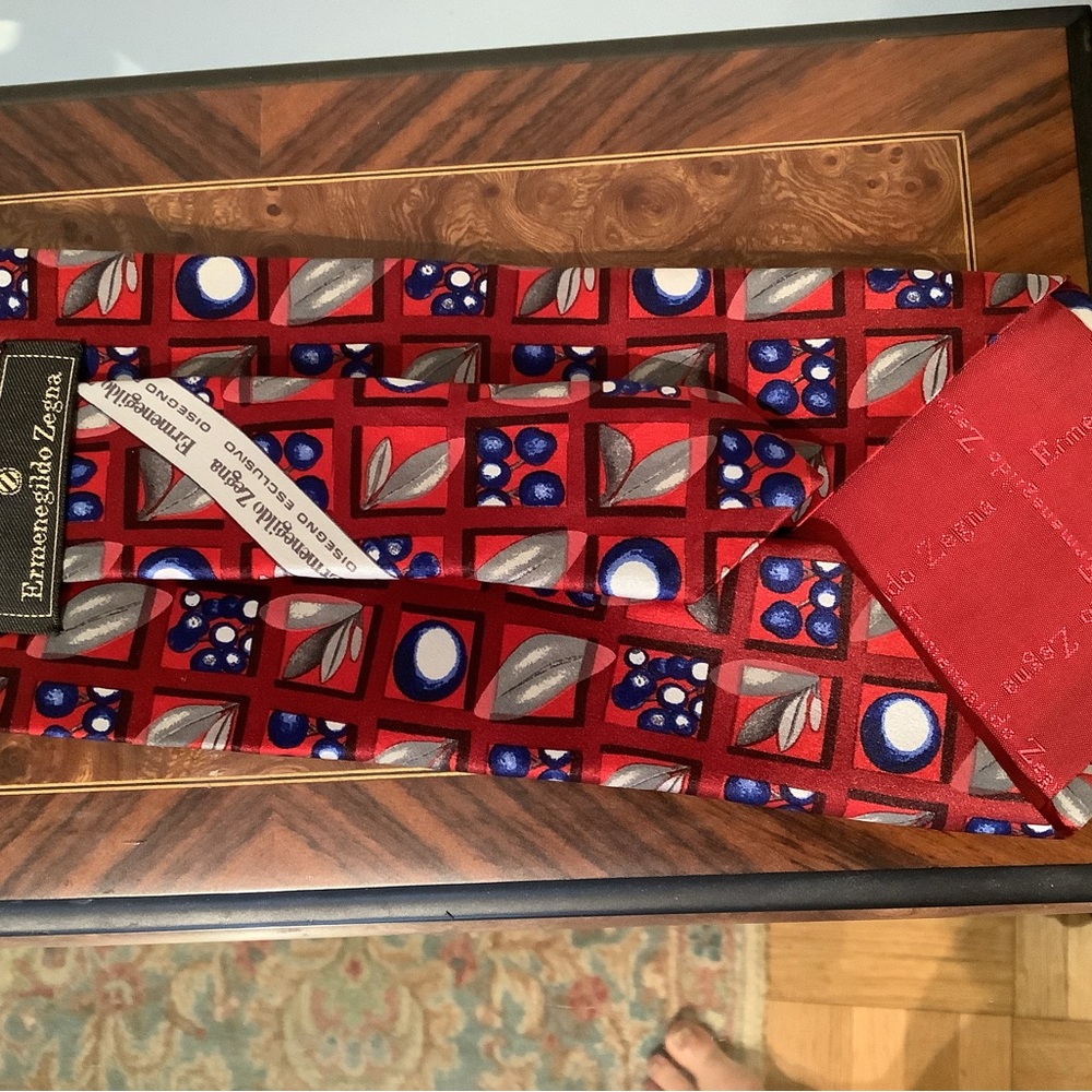Ermenegildo Zegna Italian Silk Red and Blue Floral and Berry Geometric Pattern - Picture 4 of 5